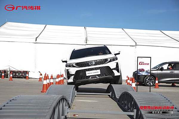 现场直击“弯十”盛事 来一场说走就走的竞速之旅