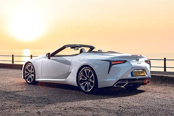 V8大自吸 雷克萨斯LC 500敞篷版一点也不“暴力”