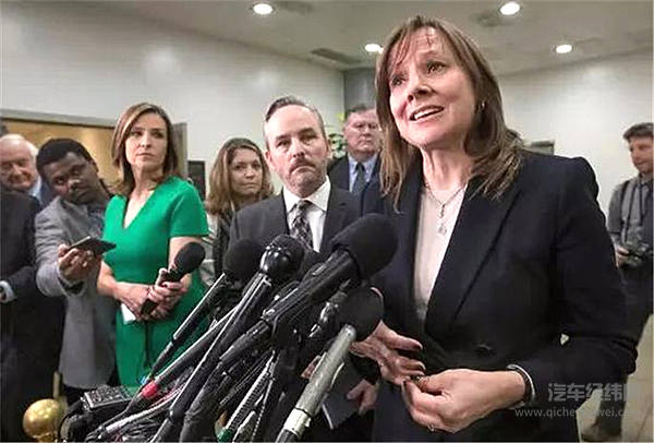 通用CEO玛丽·博拉在参加完与密歇根国会代表的会议后接受媒体采访
