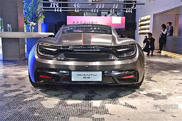 国产跑车终于崛起，实车到店6月底开卖，网友：砸锅卖铁买的起吗