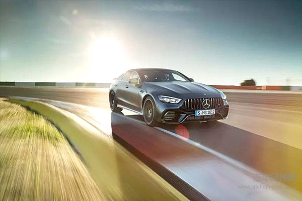 全新AMG GT四门跑车：我想开你去繁忙的CBD，然后去赛道挑战自己