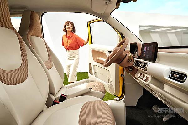 五菱汽车第三代马卡龙内饰全新升级 打造“时尚代步开心果” 开启快乐出行生活 