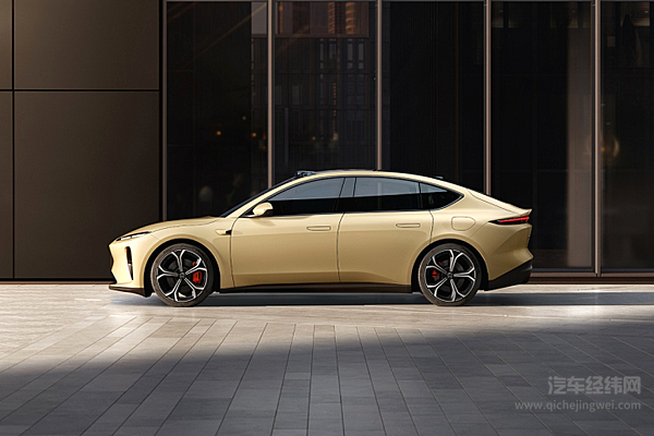 国产品牌玩转高端轿车市场 三款车型谁更胜一筹？