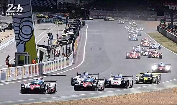 现在出场的是来自法拉利的51号选手：488 Pista