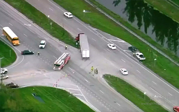 （事故现场航拍，图来自CBS）