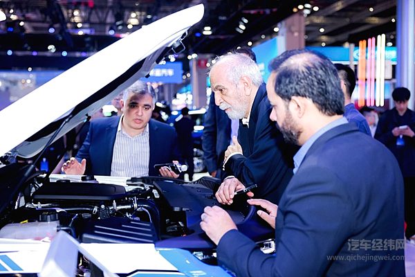 快讯！千级续航混动大皮卡——江淮悍途PHEV国内外版齐会面