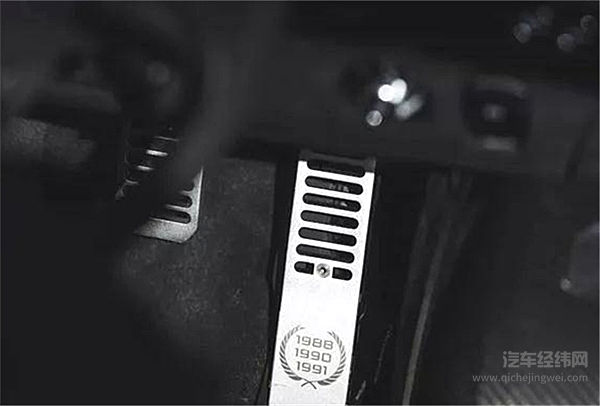 全球第一辆迈凯伦Senna交付：底盘001号+青花瓷涂装！