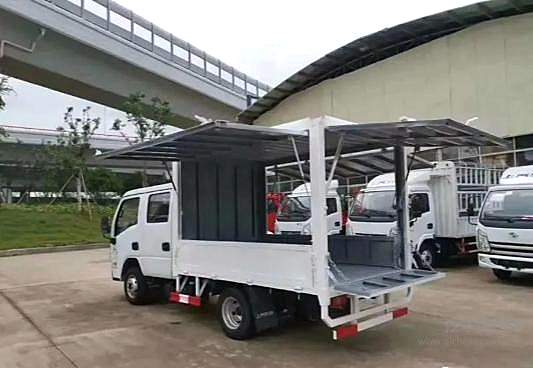 地摊经济走红 看似零门槛但其实也有专业要求！