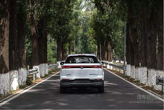 实力过硬重拳出击 长安CS55纯电版上市