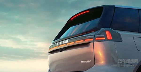 扰流板和侧风翼采用一体式设计