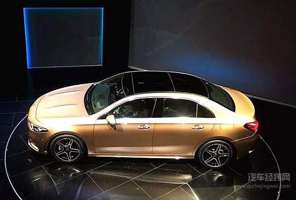 奔驰A长轴距版正式上市，“ AI赋能+加长”成竞争胜负手