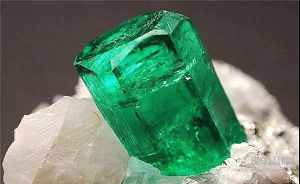 车漆中那些万紫千红的绿：不止暗夜绿，不是帽子绿