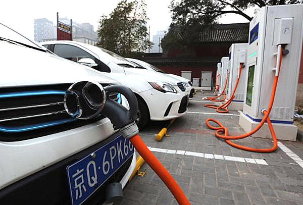 美媒：中国力推电动汽车 全球市场加速转型
