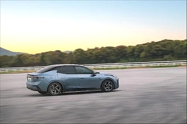 领克07 EM-P与哪吒S 谁能真正“硬控”到你？