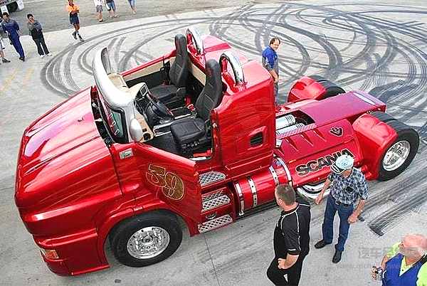 比法拉利还要拉风的敞篷卡车！斯堪尼亚红珍珠R999