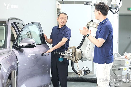 万次电吸门开关直播热身！岚图FREE+6月开启预售