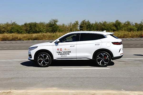 搭载骁云1.5TI动力总成的宋PLUS