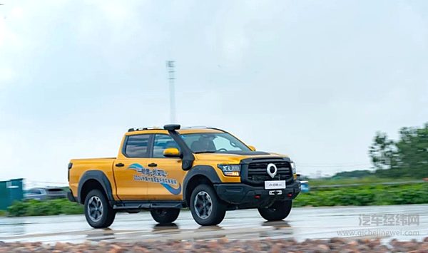 山海炮荣膺2024中国十佳底盘皮卡先锋奖