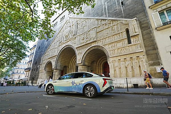 万里丝路   “旗”迹旅程 在巴黎来一场梦想之旅