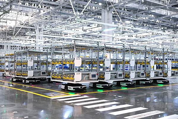 打造数智·零碳新能源超级工厂广汽本田全新纯电P7下线