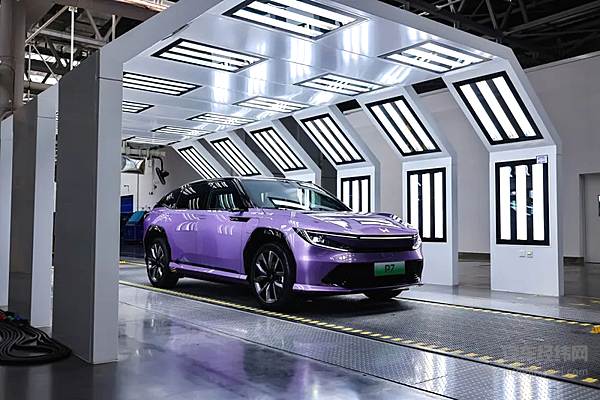 打造数智·零碳新能源超级工厂广汽本田全新纯电P7下线