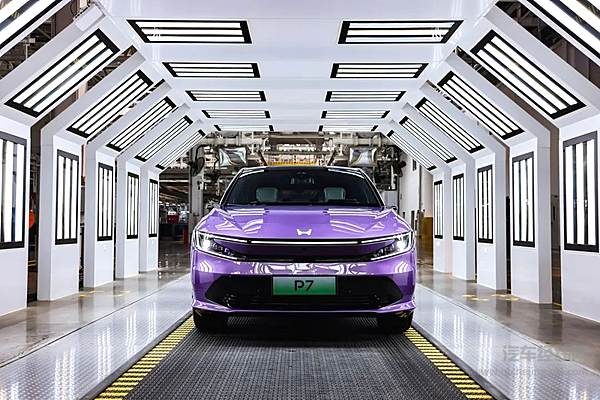 打造数智·零碳新能源超级工厂广汽本田全新纯电P7下线