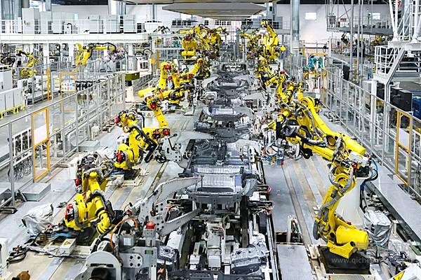 打造数智·零碳新能源超级工厂广汽本田全新纯电P7下线