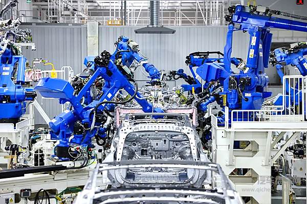 打造数智·零碳新能源超级工厂广汽本田全新纯电P7下线