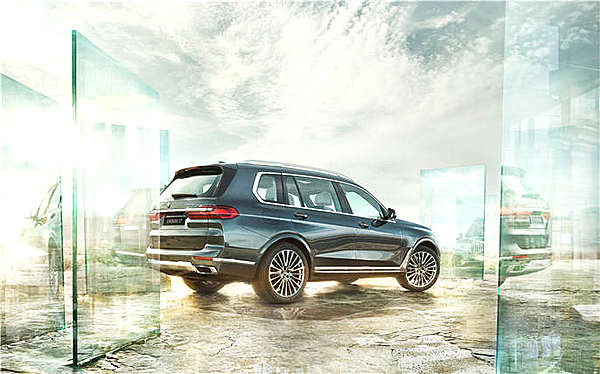 豪华大气又能跑 全新宝马X7向谁下战书？！