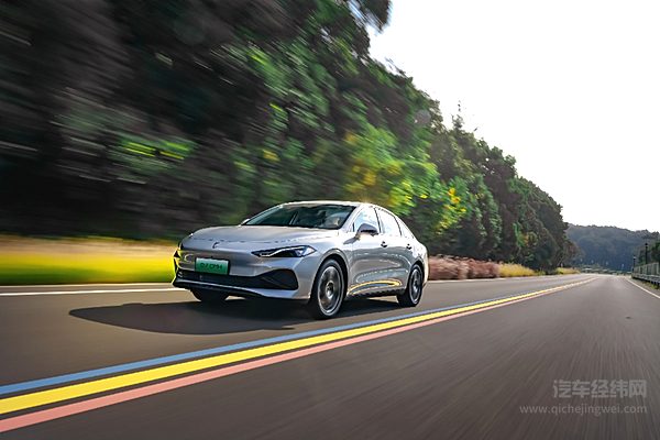 荣威发布DMH系统 转型成败在此一举？