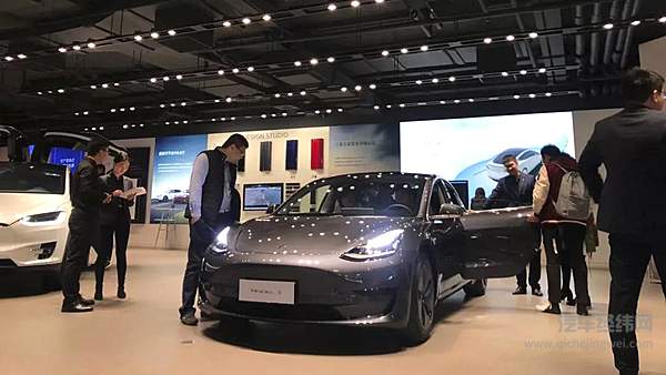 太空设计！重锤砸门！特斯拉电动皮卡Cybertruck这是要上天！