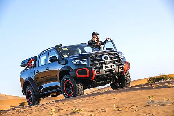 黑弹、旅装炮正式交车 长城炮阿拉善玩转皮卡车生活