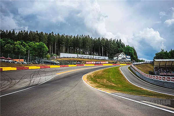 穿越了上千公里，只为看一家轮胎品牌如何在24小时耐力赛上夺冠