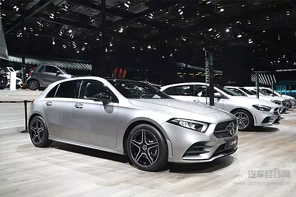 “全擎时代 星电共耀”梅赛德斯-奔驰携全新EQC纯电SUV夺目亮相上海国际车展