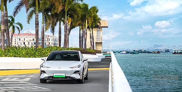 18.8万元起的吉利银河E8开启预售 能否挑战星纪元ES？