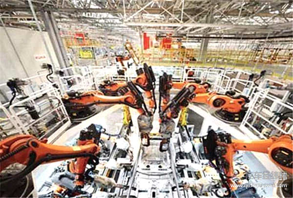 10月凛秋之际的人事变幻，与全体“汽车人”内心的上下求索