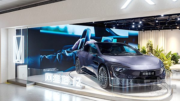 纯电中大型轿车二选一 极氪001靠什么赢过阿维塔12？