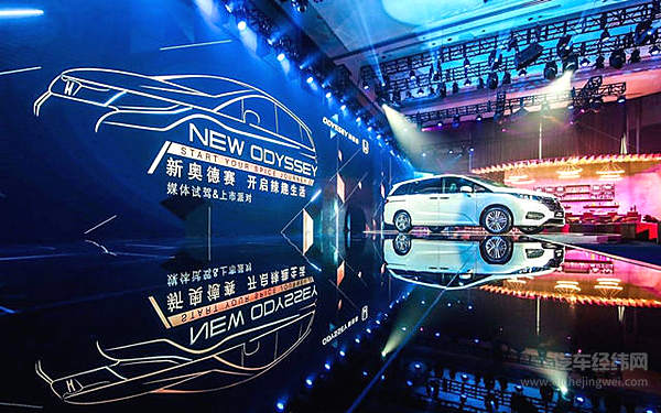 想想办法吧，爸爸！ 出去旅行怎么少得了一辆车！