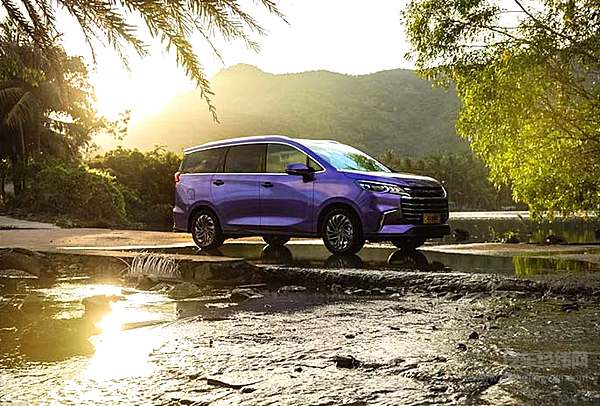 上汽大通MAXUS全能家旅MPV G50