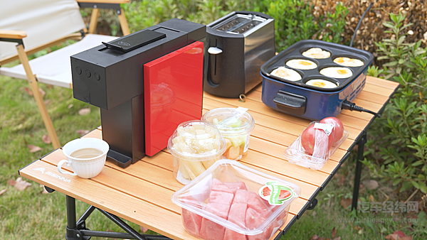 MIFA 9的V2L外放电功能可实现MPV 最高放电功率6.6kW