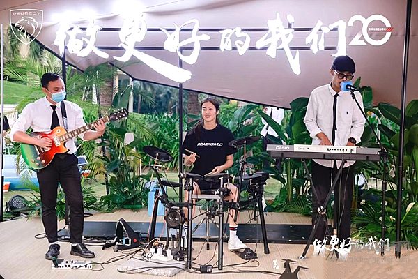 东风标致20周年庆现场交付 最美女足门将赵丽娜喜提新408