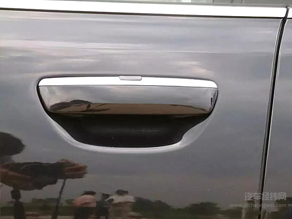 配备了门把手指纹识别功能的奥迪A8L 6.0L quattro车型