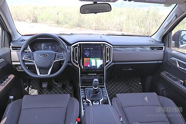 驾驶TA会上瘾 高端悍途皮卡的霸气和高性能很具“攻击性”