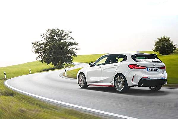 宝马128ti证明了前驱车的优势不仅是买菜