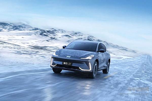 智己LS7成功刷新“电动汽车穿越最大海拔高度差” 吉尼斯世界纪录