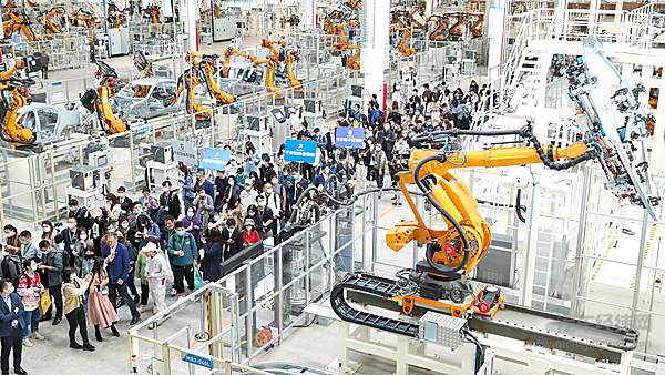 聚焦智能制造 千家媒体走进恒驰基地