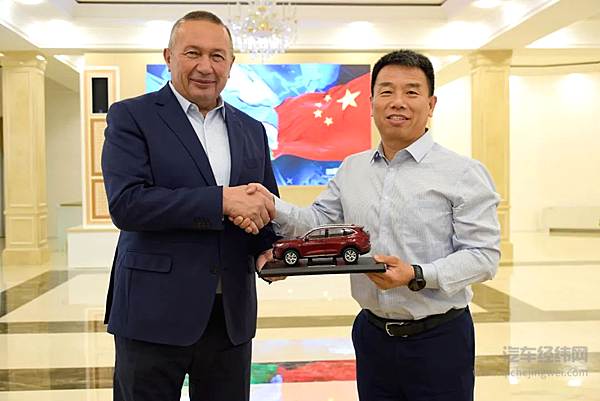 吉扎克州州长萨利耶夫先生会见张军学一行