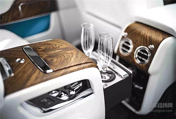 我膨胀了，带你看最贵的SUV劳斯莱斯·库里南！