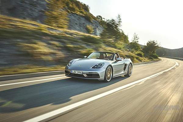走过25年的进化路 保时捷用718 周年版为家族庆生