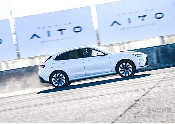 挑战30万台脱手自动驾驶 华为打的是什么算盘？